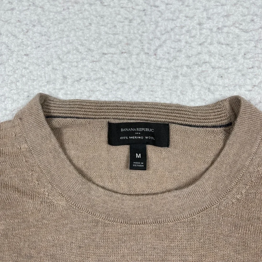 Banana Republic Sweater Mens M Tan Merino Wool Crewneck Pullover Quiet Luxury